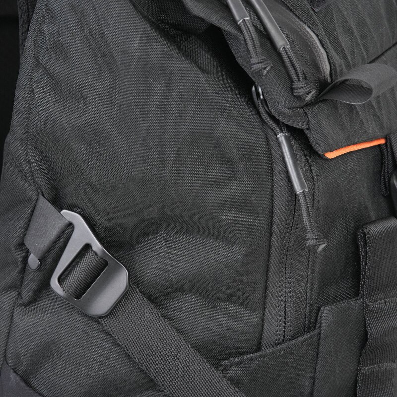 The Spartan - Black (Detail, G Hook)